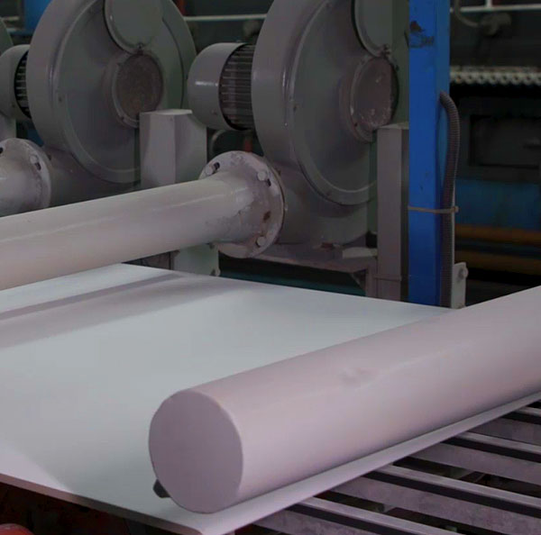 <p>现代化的生产输送设备</p>
